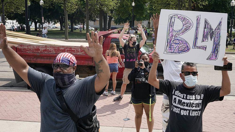 Протесты после задержания афроамериканца в Висконсине