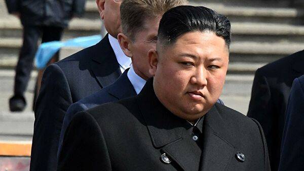 Лидер Северной Кореи Ким Чен Ын впал в кому - СМИ