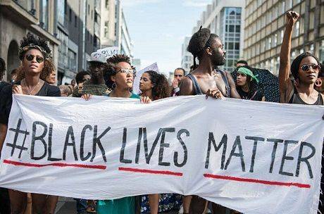 США накрыла новая волна протестов из-за стрельбы полицейских в спину афроамериканца