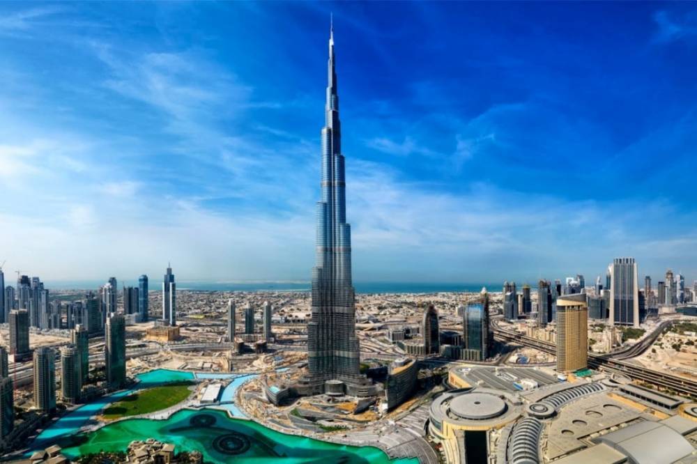 В Дубае высочайший небоскреб мира Бурдж-Халифа окрасили в цвета украинского флага (видео)