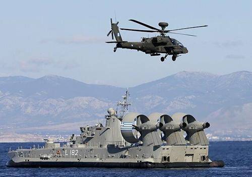 Турция и Греция проводят военно-морские маневры, на которых учатся бить друг друга
