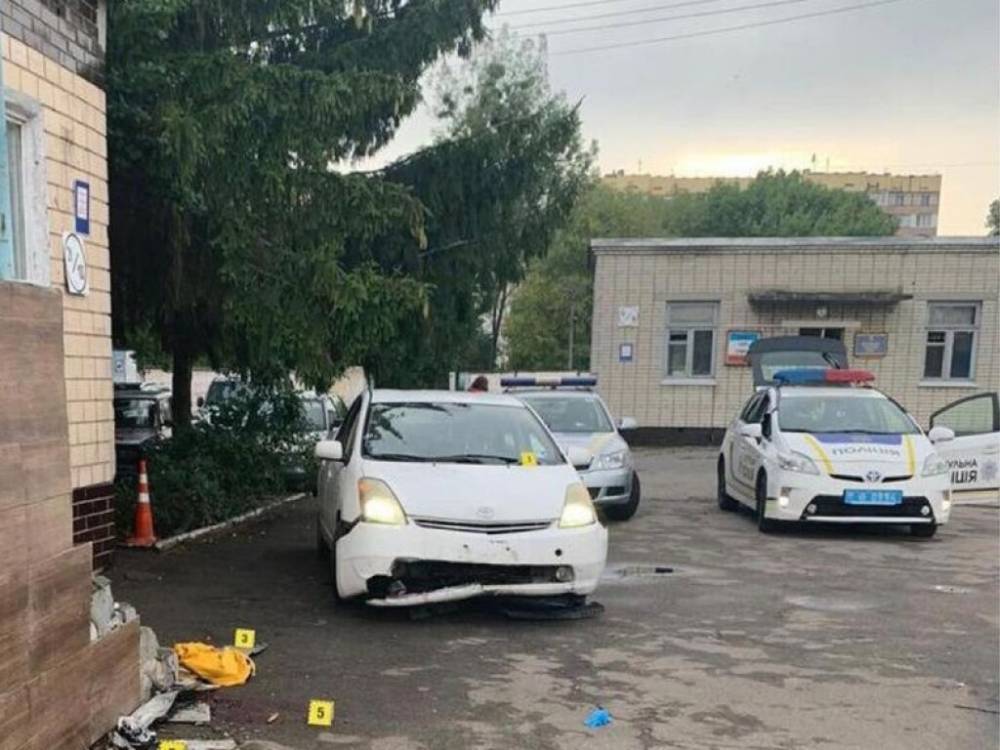 В Киеве пьяный майор сбил троих девушек на территории воинской части: жуткие подробности