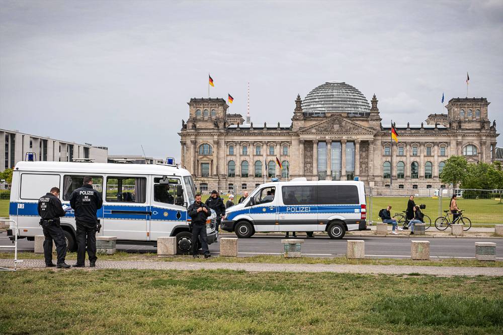 Власти Берлина запретили митинговать против коронавирусных мер