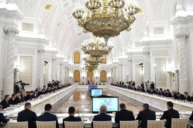 В Кремле оценили предложение наделить сверхполномочиями Госсовет