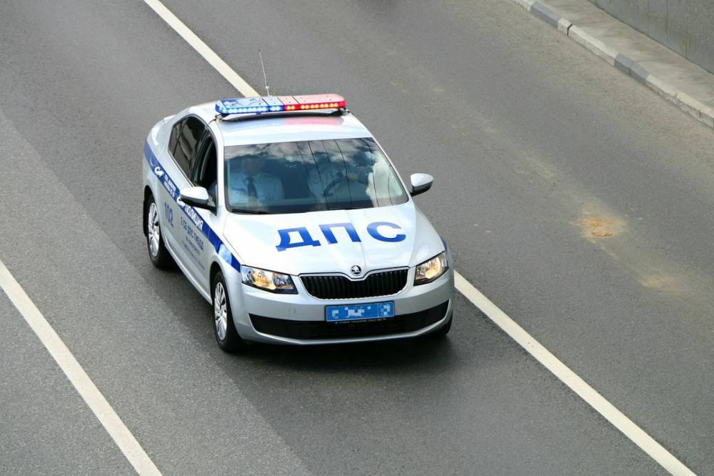 Воронежские полицейские отвезли в больницу девочку, пострадавшую в массовом ДТП