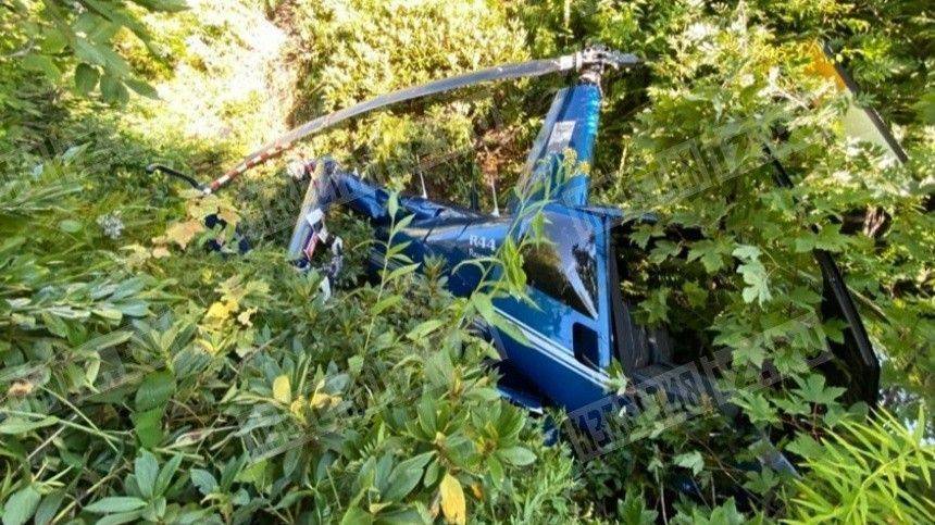 Фото с места аварийной посадки вертолета в горах в Сочи