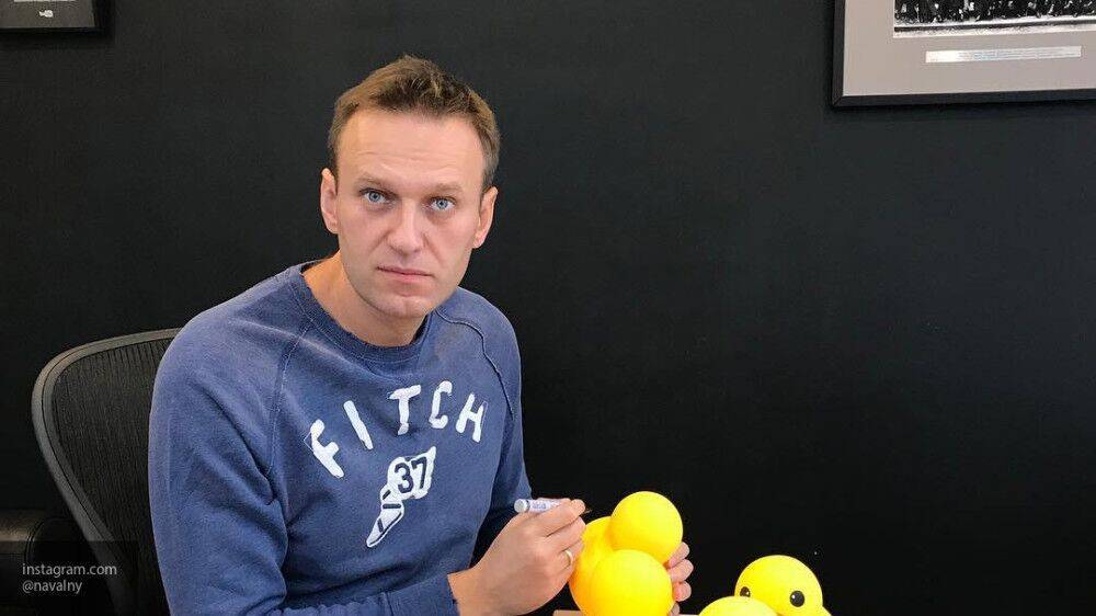 Скандал с "отравлением" Навального выгоден Западу и соратникам блогера