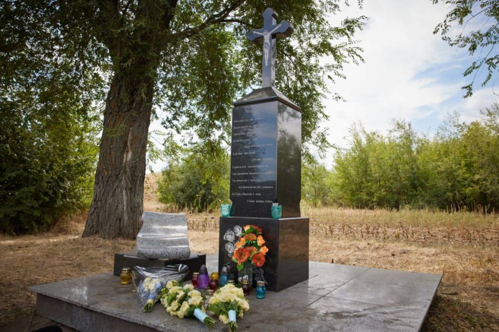 Зеленский приехал к месту гибели Скрябина и возложил цветы (фото)