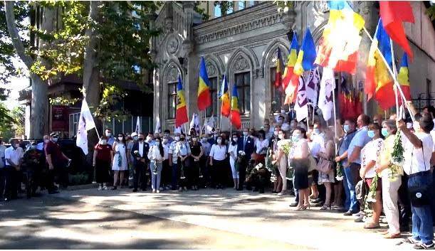 Нэстасе — Додону: Молдавию нужно любить, а не подчинять, уходите!