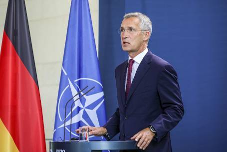 Генсек НАТО заявил о недопустимости вмешательства в дела Белоруссии