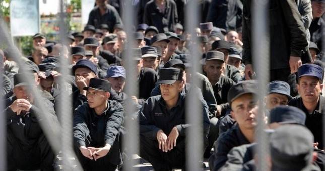 Президент Узбекистана помиловал более 100 осужденных