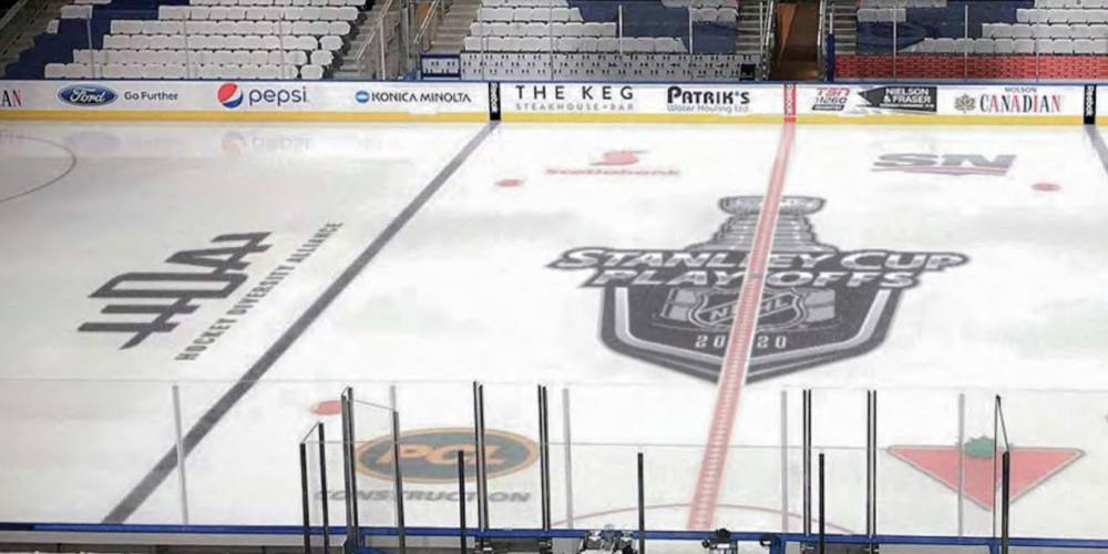 Темнокожие хоккеисты попросили у НХЛ перекрасить синию линию в черный и $100 млн