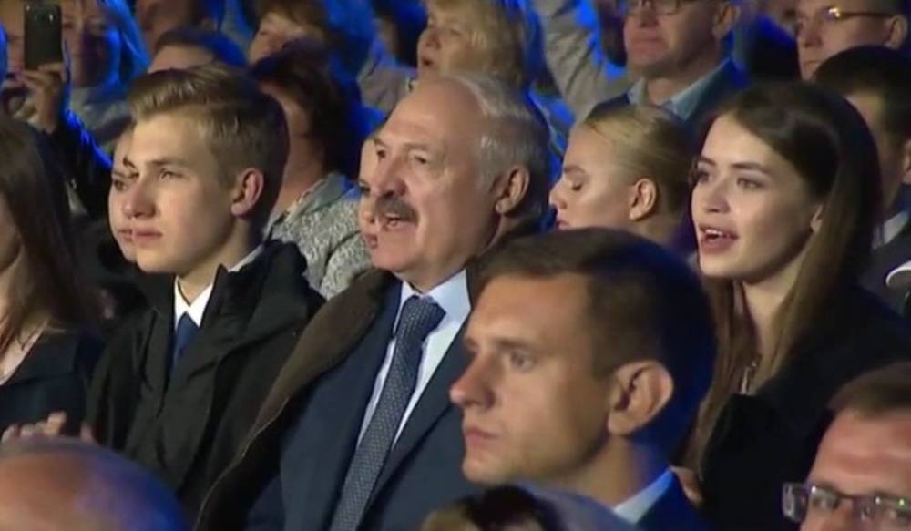 Семья Лукашенко в страхе повторить повторить судьбу Януковича связалась с США: "Нужна эвакуация"