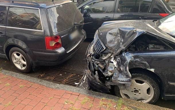В Киеве водитель разбил пять авто убегая от копов