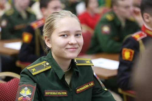 Первый курс Военного университета Минобороны РФ принял военную присягу у главного храма ВС РФ