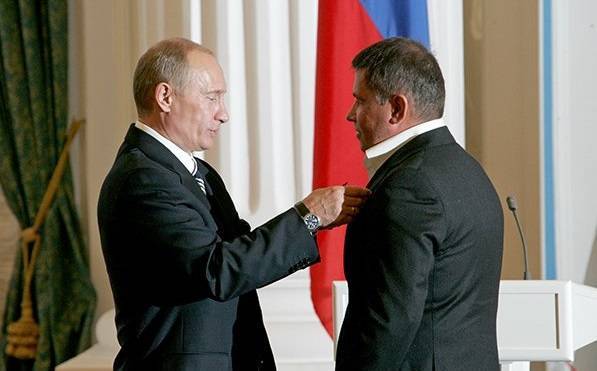 Путин вручил ордена дизайнеру Лебедеву, певцу Расторгуеву и другим