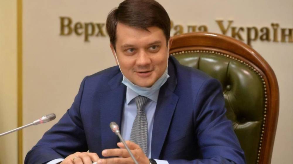 Разумков подписал закон о повышении «минималки»