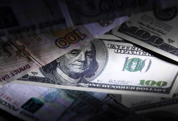 Курс доллара: аналитики рассказали, ждать ли нового обвала рубля