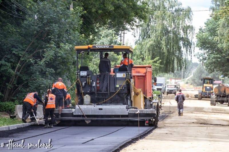 Четыре дороги, которые ремонтируют в Смоленске по нацпроекту, сдадут в сентябре