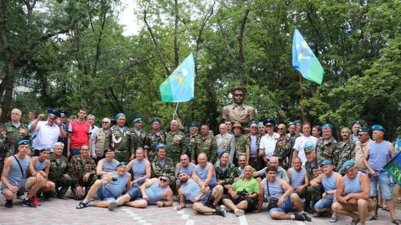 В Татарстане открыли памятник основателю ВДВ Маргелову