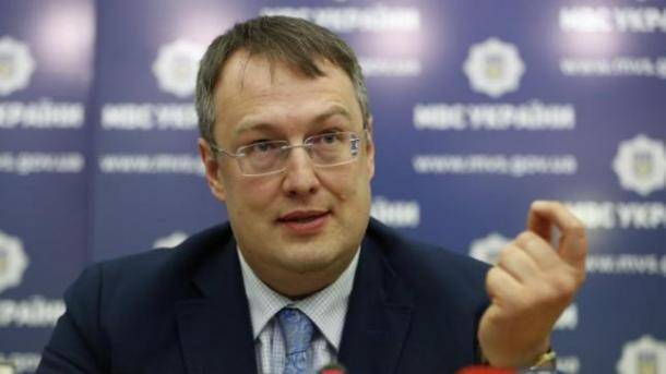 Скорее всего, это будет безальтернативный арест, - Геращенко о мере пресечения для нападавшего в киевском банке
