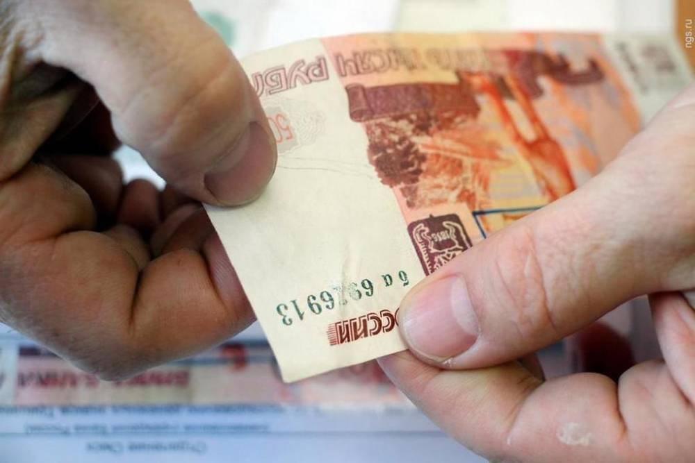 Две фальшивые купюры обнаружили в псковском банке