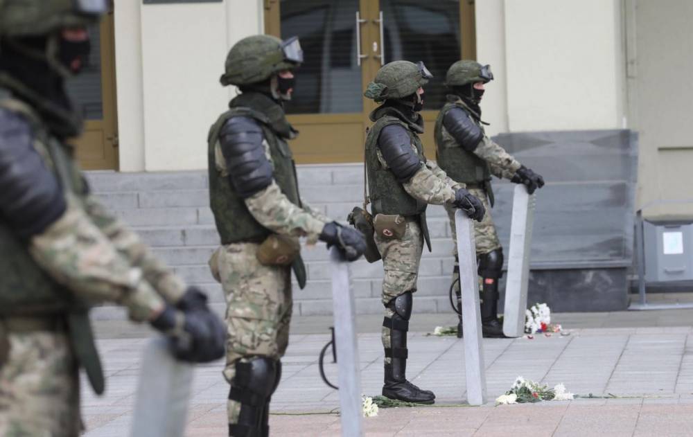 Глава МВД Беларуси обещает наказать всех нападавших на силовиков