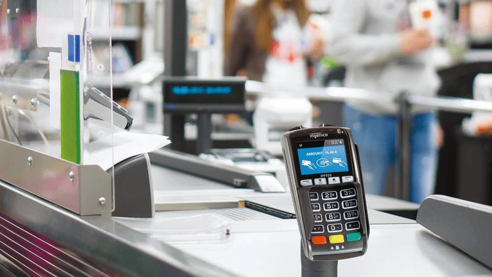 "ПриватБанк" запустил новую услугу: снять наличные с карты можно на кассе супермаркета