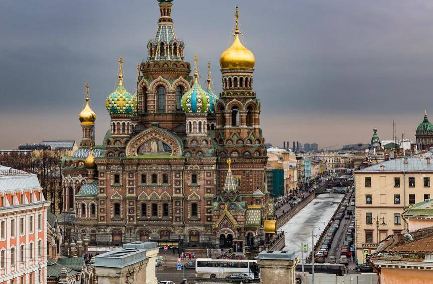В Петербурге неизвестные «заминировали» почти 300 магазинов и больниц