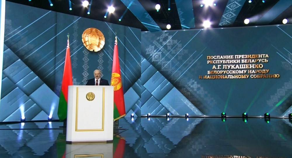 Лукашенко попросил белорусов "не предавать"