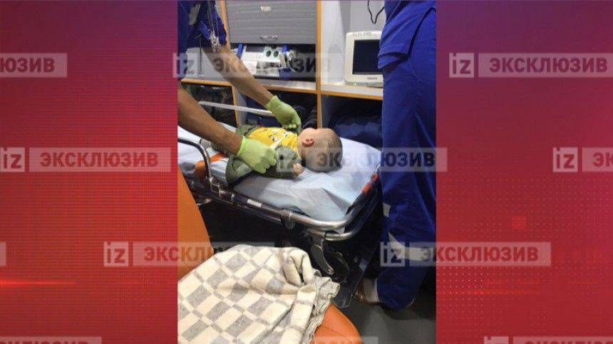 Видео: прохожие в Москве нашли оставленную коляску с младенцем