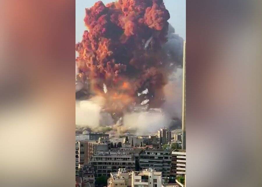 Эксперт объяснил розовый цвет взрыва в Бейруте