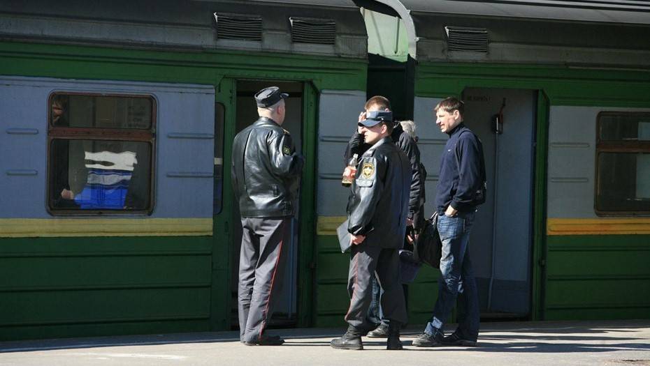Студентам в Петербурге разрешили оформлять проездные на электрички онлайн