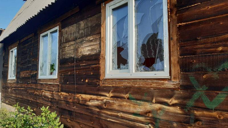 В Бурятии грабитель-водитель разбил окна в доме обидчика