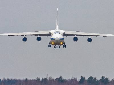 Гигантский самолет Ан-124 приземлился в Ливии с загадочным грузом на борту
