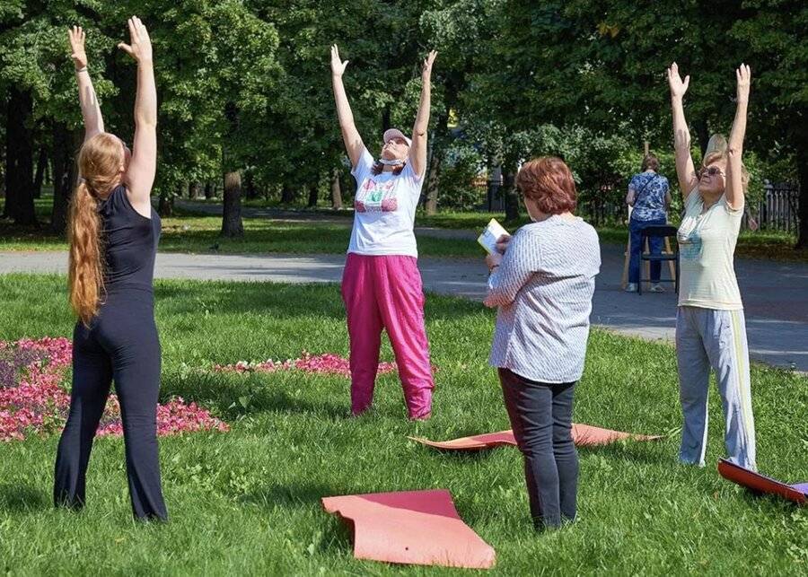 В городских парках возобновлены занятия проекта "Московское долголетие"