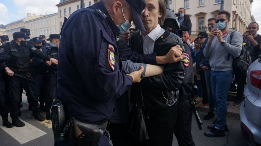 Омбудсмен Шишлов попросил руководство МВД Петербурга дать оценку действиям полиции на акции в поддержку Хабаровска