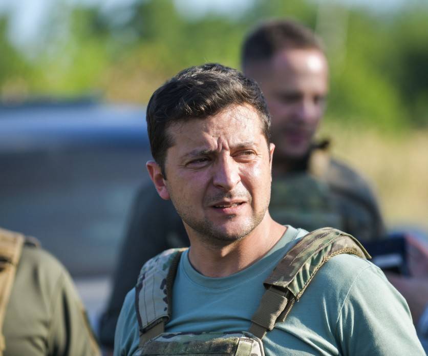 Зеленский планирует объехать всю линию разграничения на Донбассе