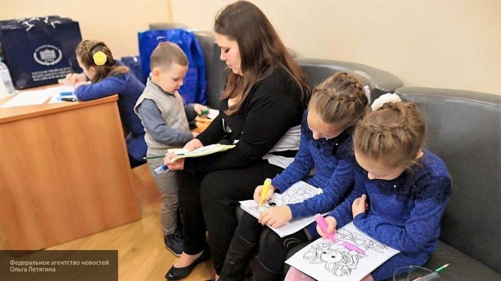 Названы условия досрочного выхода на пенсию для многодетных мам в России