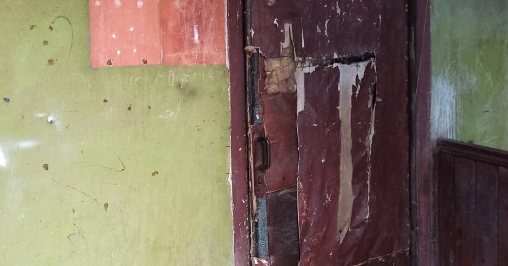 В доме в Москве нашли не изменившуюся за 20 лет старую дверь из фильма «Брат 2»