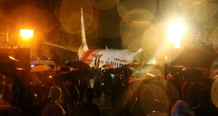 Крушение индийского Boeing 737 в Кожикоде. Фотолента