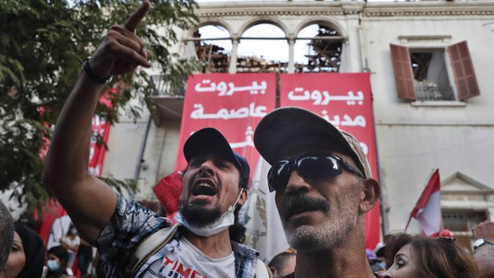 Премьер обратился к протестующим, захватившим ливанские министерства