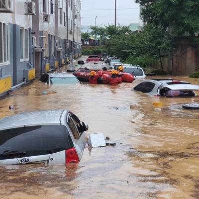 Оползни и наводнения в Южной Корее стали причиной гибели уже 30 человек