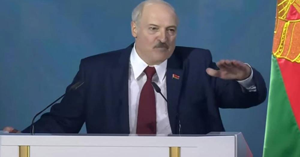Лукашенко пригрозил СМИ "мгновенным ответом" на попытки дестабилизации