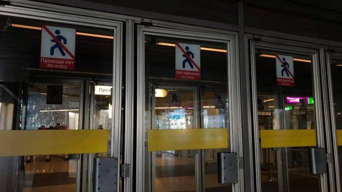 В петербургском метро искали "заминированные" вагоны