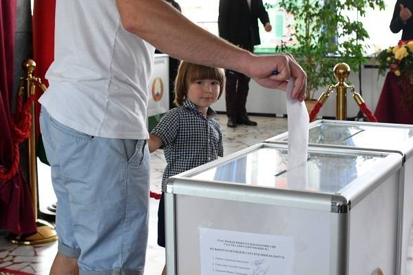 Явка на выборах президента в Белоруссии на 16:00 составила 73,4%