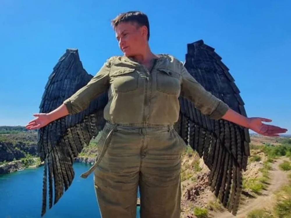 «Надя Люфтваффе»: пользователи затролили Надежду Савченко за «фотошоп» с крыльями