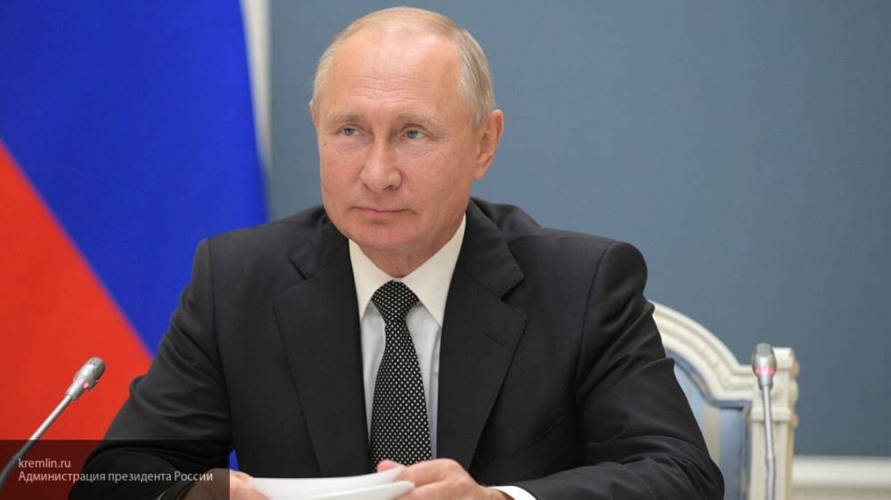 Путин: о переходе РФ на полностью дистанционное обучение речи не идет