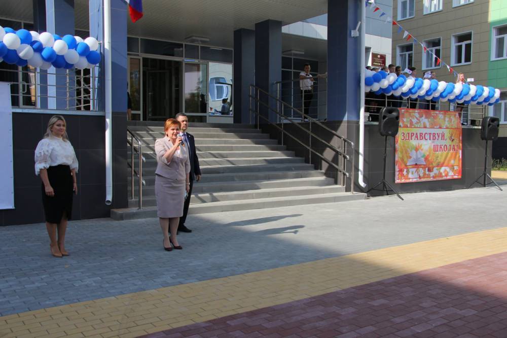 Елена Сорокина посетила новую школу в Горроще