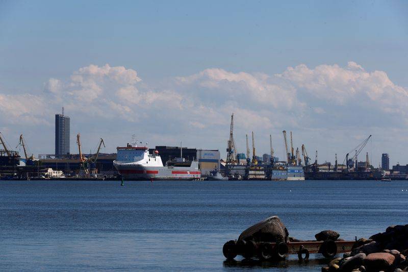 Лукашенко пригрозил переориентировать белорусские грузы с Балтики в порты России - БелТА